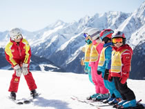 Ski lesson kids Skischule Snowsports Mayrhofen