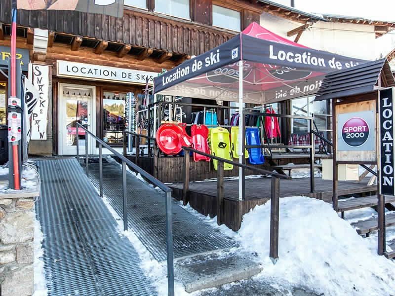 Verleihshop Evasion in 25 Avenue du Serrat de l'Ours, Bolquère-Pyrénées 2000