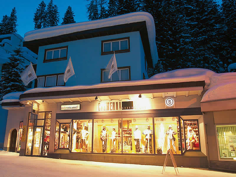 Verleihshop Carmenna Sport in Äussere Poststrasse, Arosa