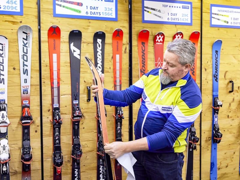 Verleihshop Sportservice Erwin Stricker in Kurzras / Maso Corto 12e, Schnals