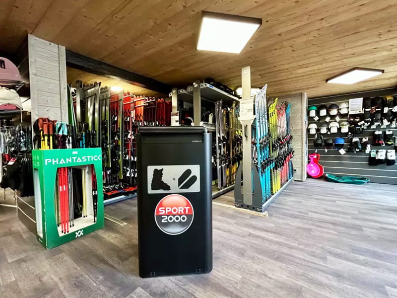 Verleihshop Alpina Ski Shop in Batiment Club Alpina - Rue des Hauts du Crey, Champagny en Vanoise