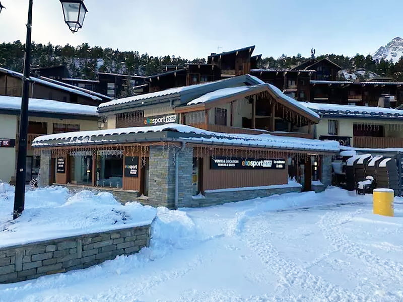 Verleihshop Ekosport-Rent La Cabane à Skis in Bâtiment la Norma Le Village, La Norma