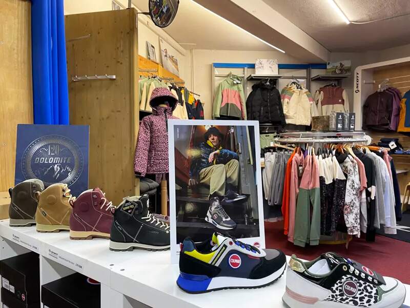 Verleihshop Stamos Sports in Centre commercial Grand Roc, Argentière
