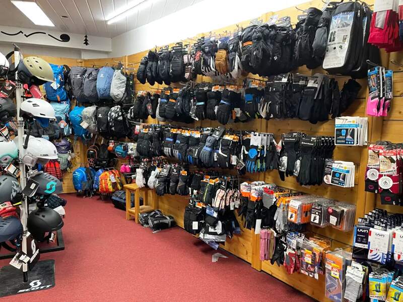 Verleihshop Stamos Sports in Centre commercial Grand Roc, Argentière