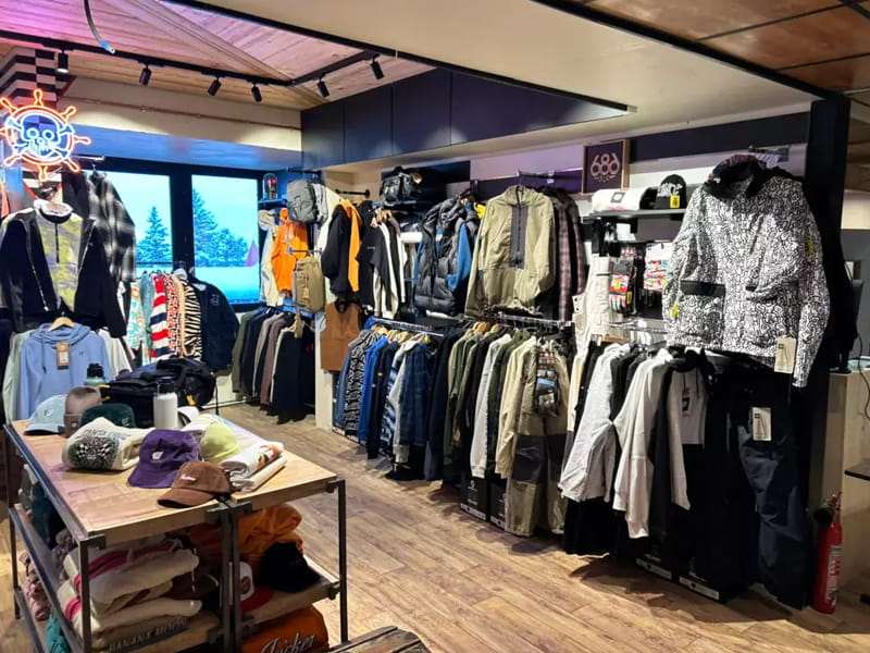 Verleihshop Ekosport-Rent Pirate Board Shop in Galerie de l'Oisans La Croisette, Les Menuires
