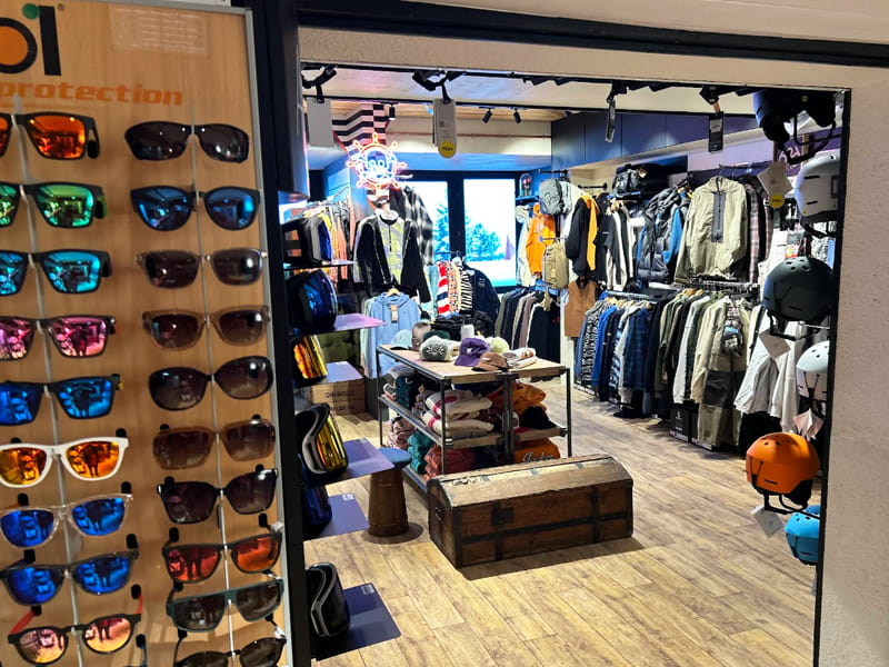 Verleihshop Ekosport-Rent Pirate Board Shop in Galerie de l'Oisans La Croisette, Les Menuires