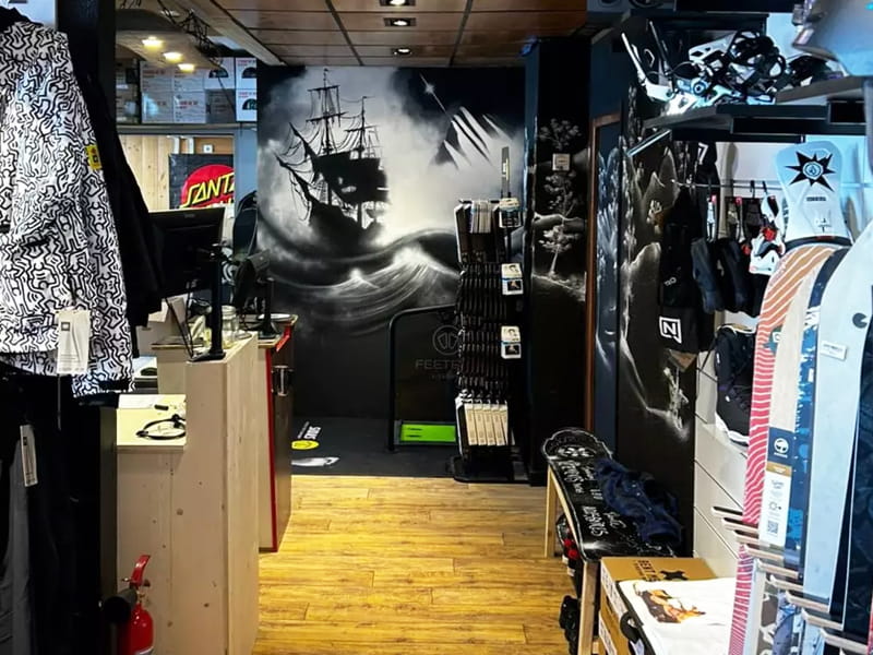 Verleihshop Ekosport-Rent Pirate Board Shop in Galerie de l'Oisans La Croisette, Les Menuires