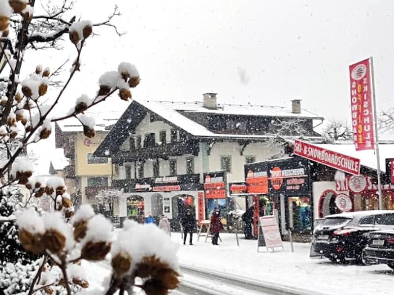 Verleihshop SPORT 2000 Wegscheider in Hauptstrasse 471a, Mayrhofen