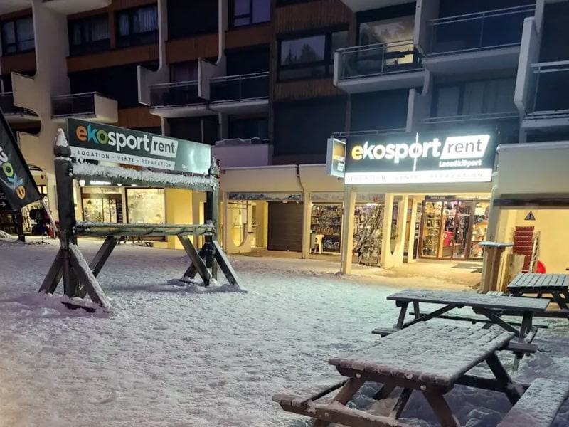 Verleihshop Ekosport-Rent Locaski in Immeuble L'Agnelin Lieu-Dit Face aux Pistes, Les 7 Laux-Prapoutel