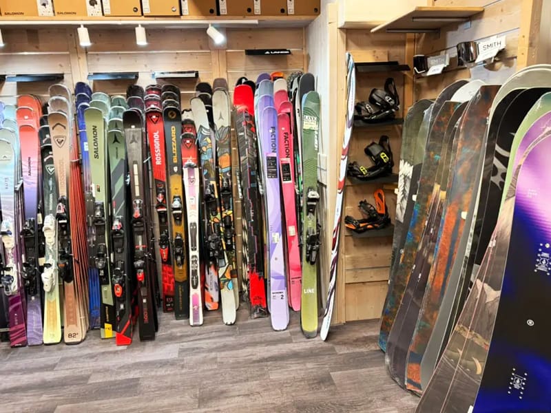 Verleihshop Ekosport-Rent Ski Service in Le Tavels Front de Neige, Galerie Marchande, Isola 2000