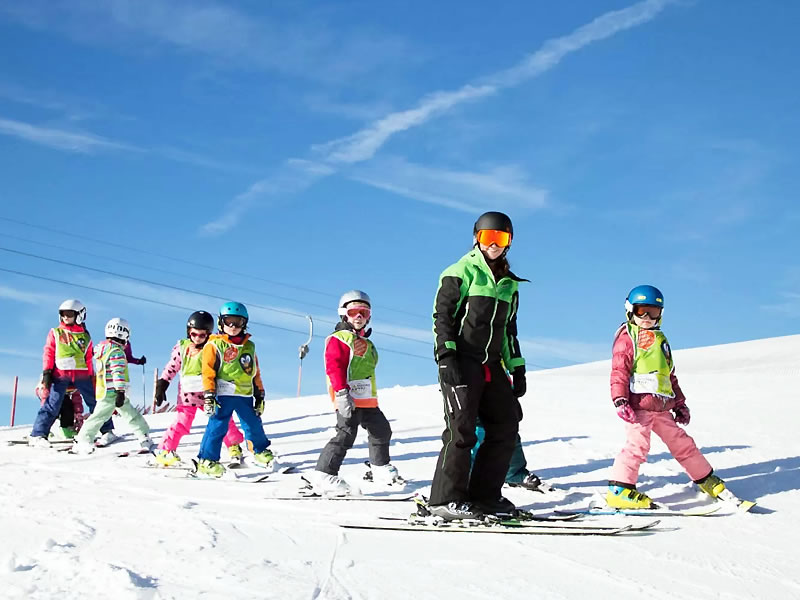 Verleihshop Skischule Aktiv Brixen in Liftweg 1, Brixen im Thale