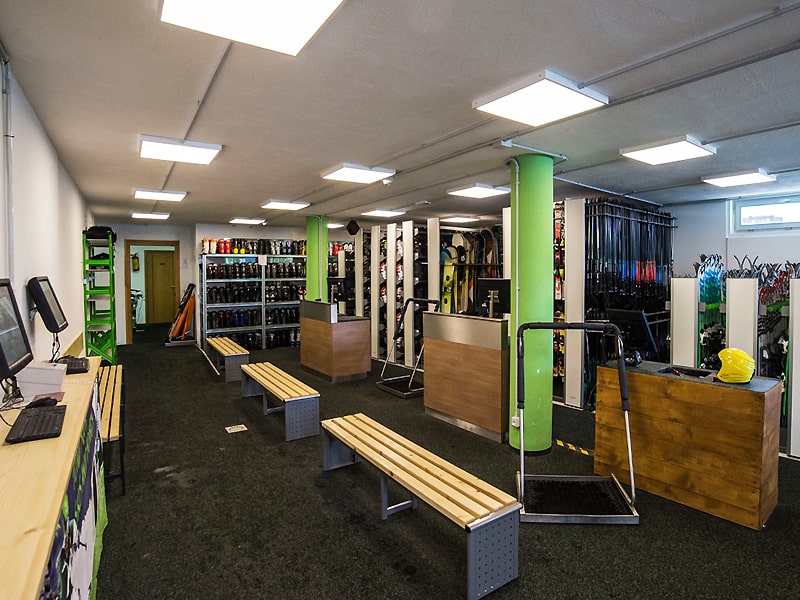 Verleihshop Sport Max in Località Fondo Grande 52 [sotto all'Hotel Kube], Folgaria