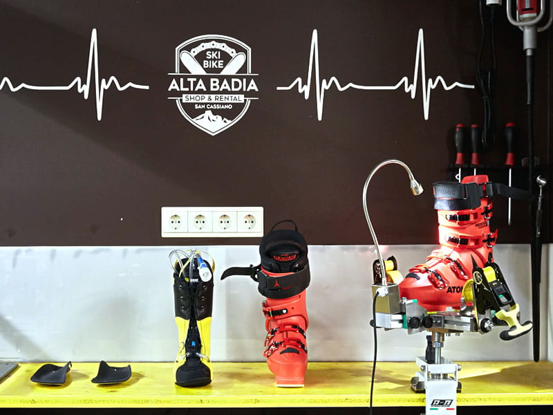 Verleihshop Alta Badia Sport - Shop & Rental in Micurá de Rü 48, Alta Badia-San Cassiano/Sankt Kassian