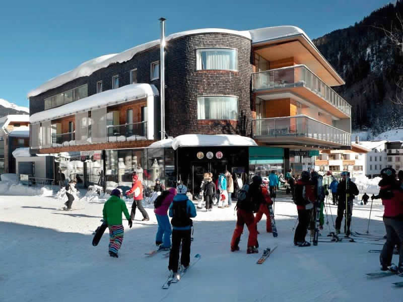 Verleihshop SPORT 2000 Jennewein Dorf in Neben Galzigbahn Talstation im Hotel Anton, St. Anton am Arlberg