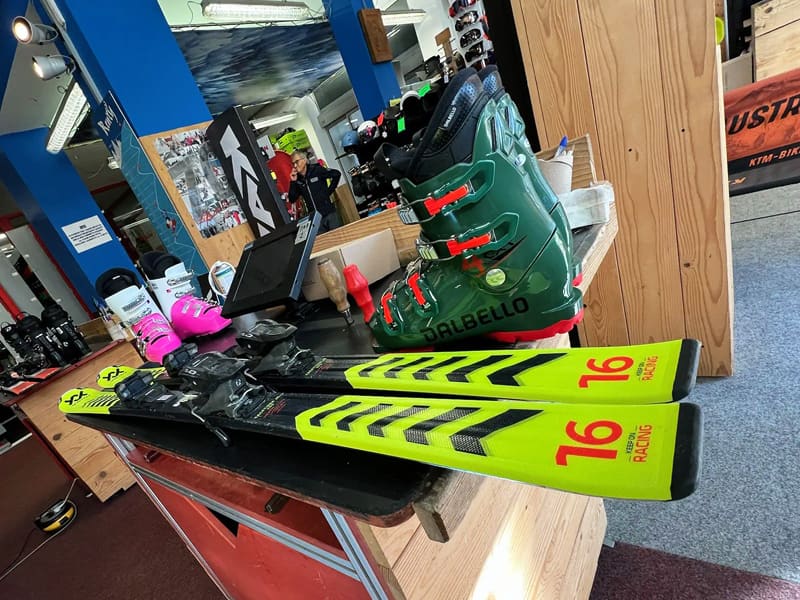 Verleihshop Slalom Ski Service in Piazzale le Nevegal, 167, Nevegal