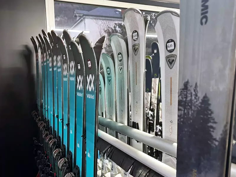 Verleihshop Altitude Ski Service in Résidence Monblanc - 39 Avenue du Barège - Esquièze-Sère, Luz-Saint-Sauveur
