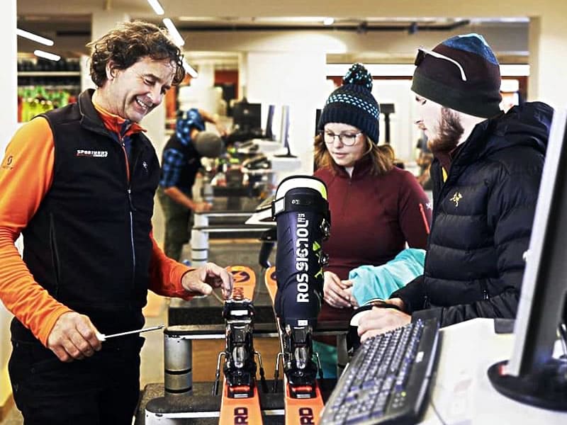 Verleihshop Sporthaus Edinger in Talstation Gondelbahn Hochsöll, Söll