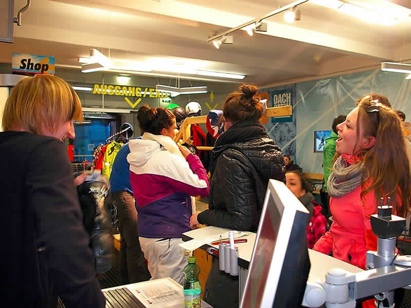 Verleihshop Dachstein Sport Janu in Talstation Krippensteinbahn [Obertraun], Obertraun/Hallstatt