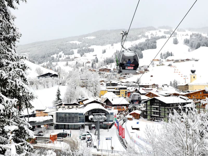 Verleihshop Check In in Talstation Schattbergbahn, Saalbach