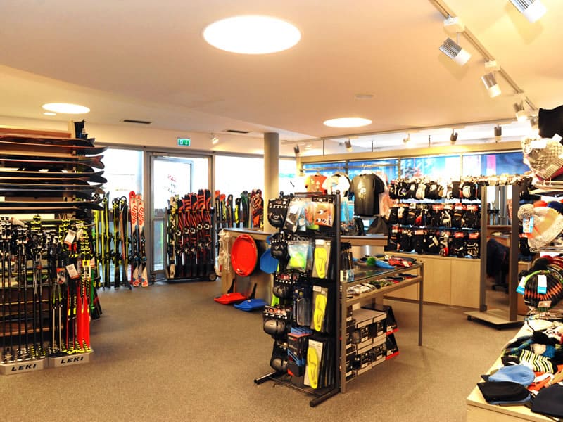 Verleihshop Check In in Talstation Schattbergbahn, Saalbach