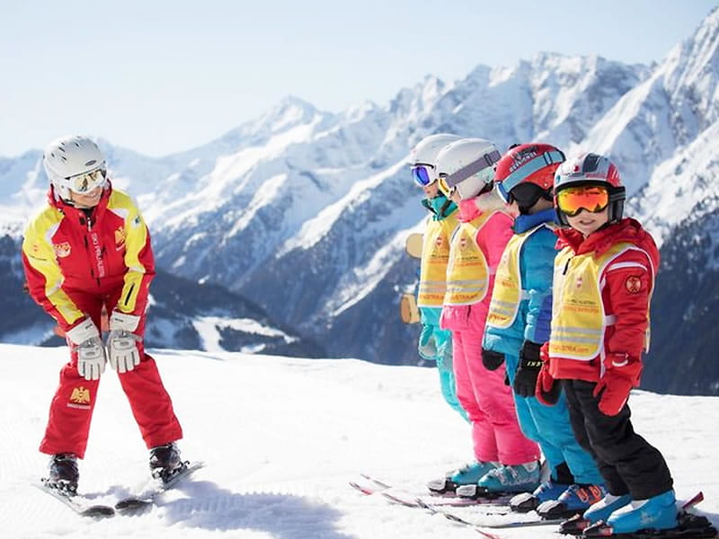 Verleihshop Skischule Snowsports Mayrhofen in Tuxerstrasse 714, Mayrhofen